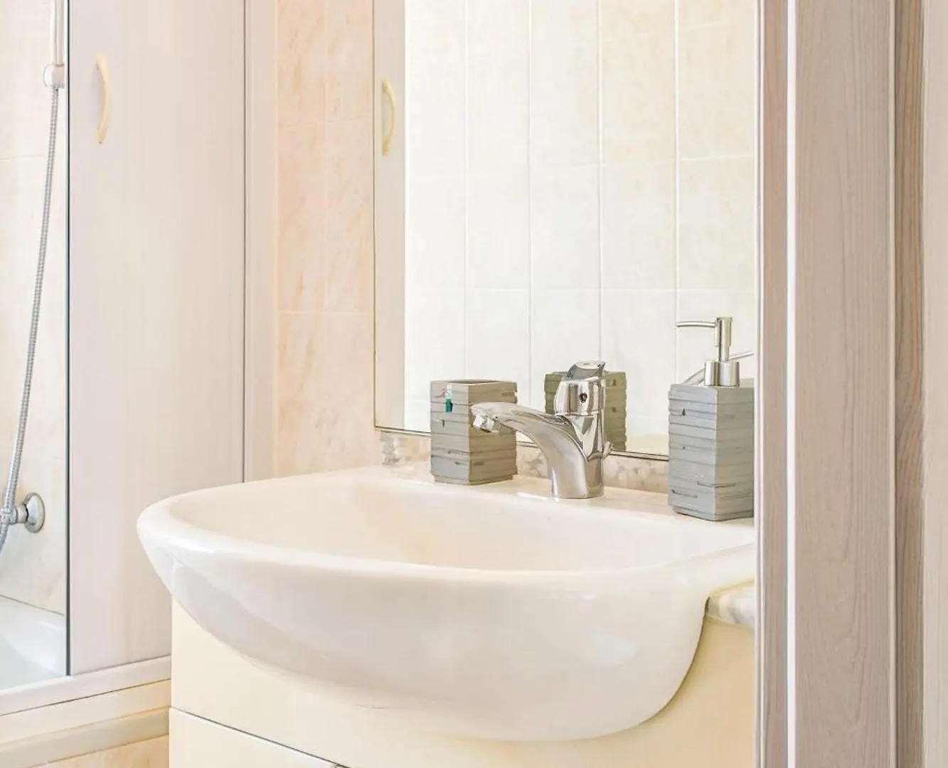 Large Suite Home Milan - Duomo Apartment