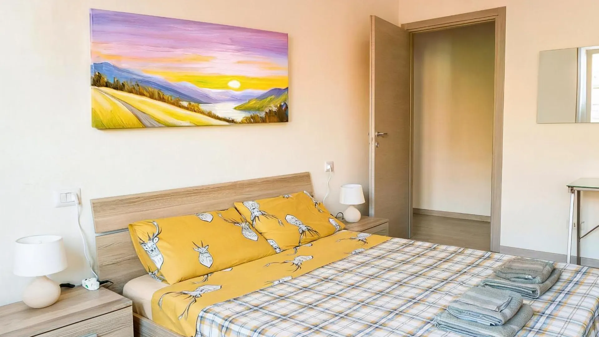 Large Suite Home Milan - Duomo Apartment