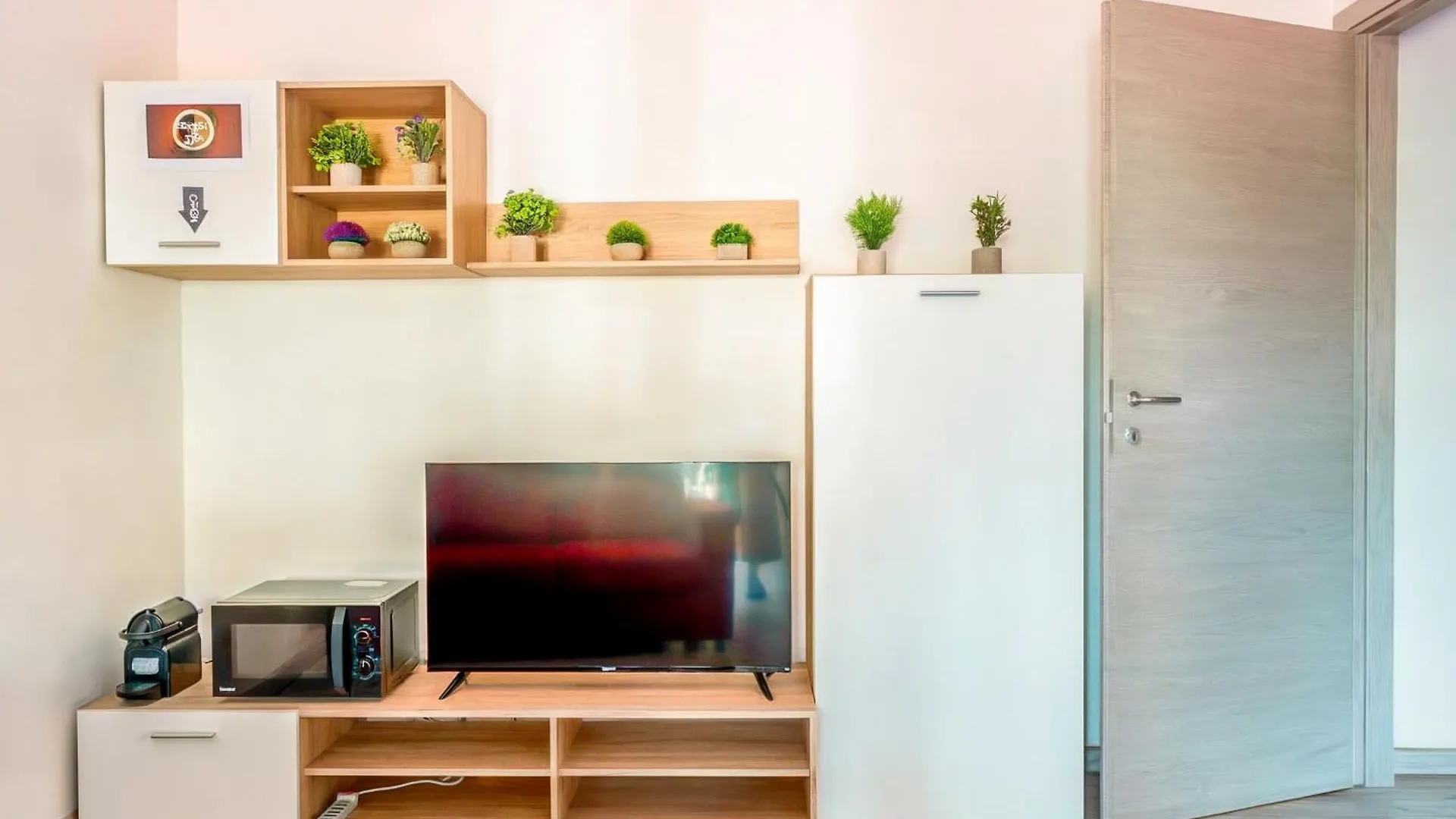 Large Suite Home Milan - Duomo Apartment