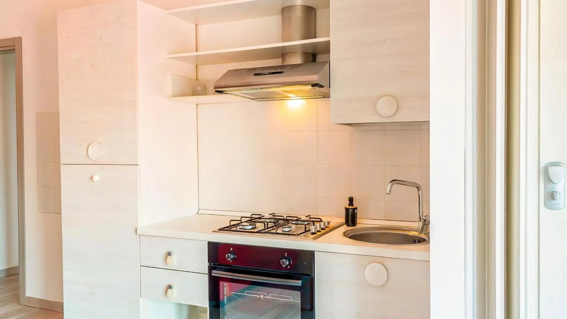 Large Suite Home Milan - Duomo Apartment